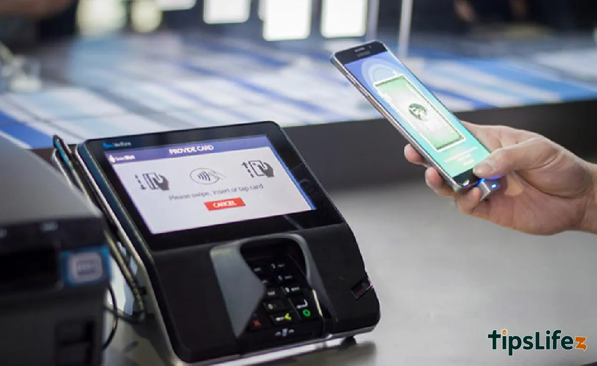 Los usuarios pueden pagar rápidamente tocando su teléfono en el terminal de pago, sin necesidad de llevar tarjetas bancarias o efectivo